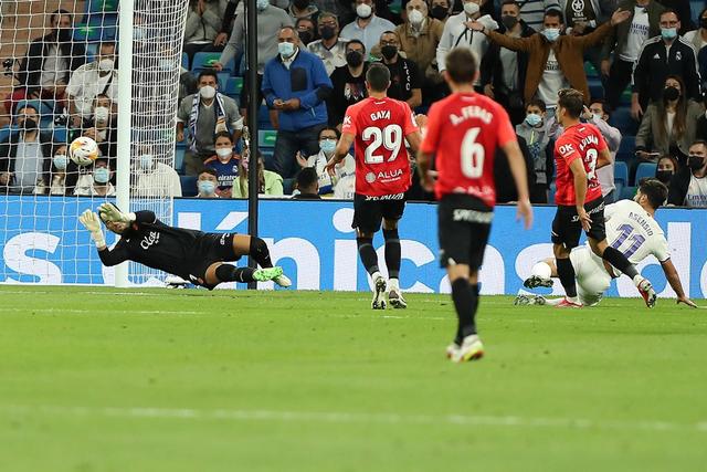 FIFA官方晒照：大力神杯送达 纽约大都会静待好戏开场